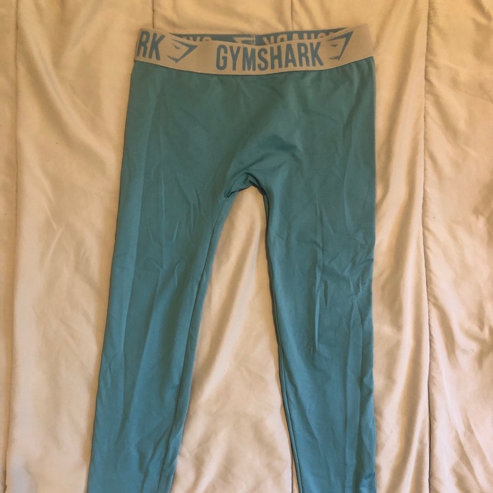 Gym shark leggings